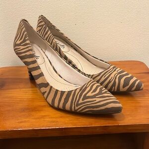 Lifestride Sevyn pump, Size US9 - Tan and Brown zebra print canvas